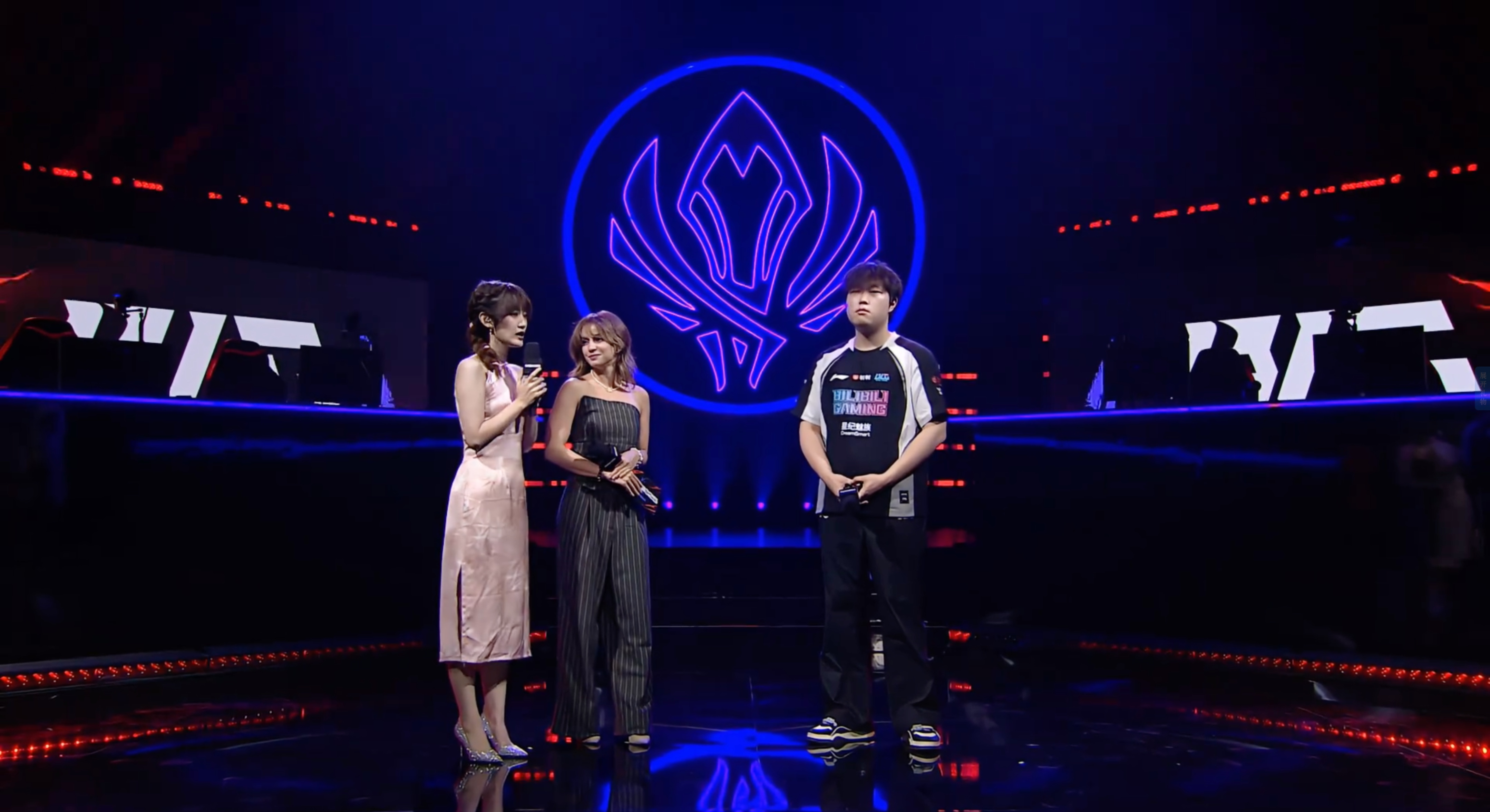 DFM力克DRX,Doinb完成史诗逆转宿敌对决小组赛,引爆全场热议 DFM力克DRX,Doinb完成史诗逆转宿敌对决小组赛,引爆全场热议