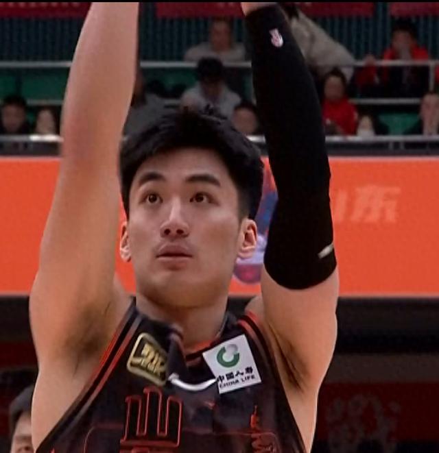 上海队完胜新疆队，高诗岩关键制胜
