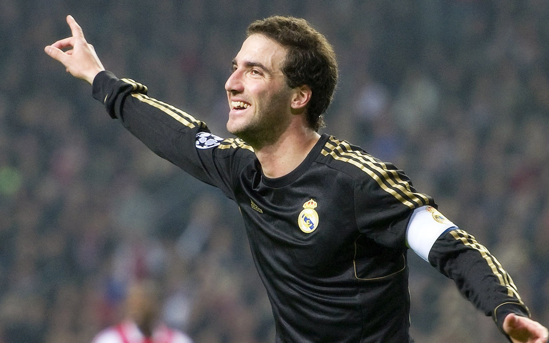 巨星撬动格局，京多安一剑封喉背后，巴黎的强行终结与加纳足球的无声回响