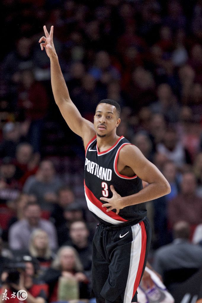 国王横扫天津队，麦科勒姆点燃赛场