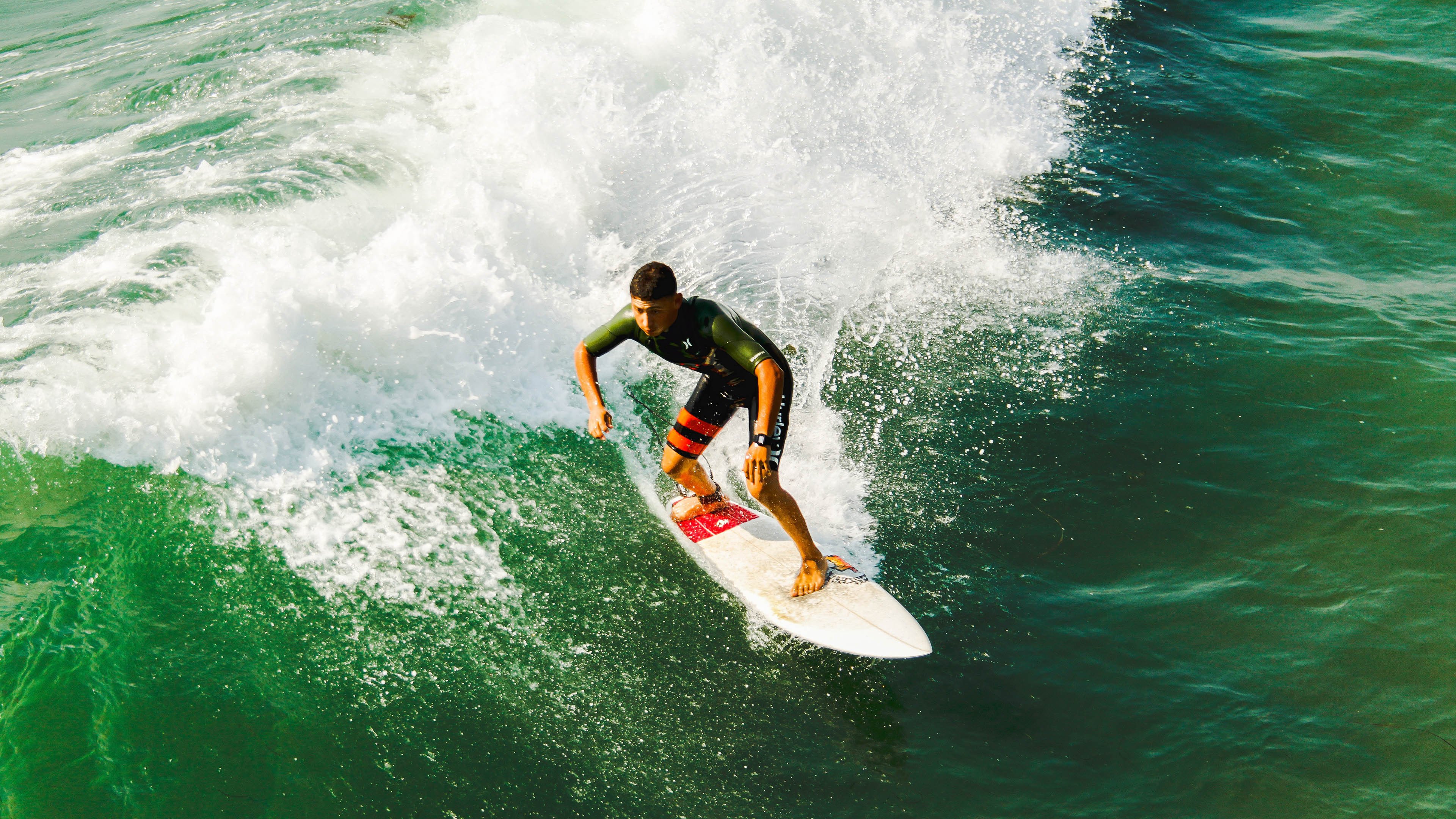 克瓦拉茨赫利亚闪电两击撕裂防线，英格兰客场梦碎格鲁吉亚之夜